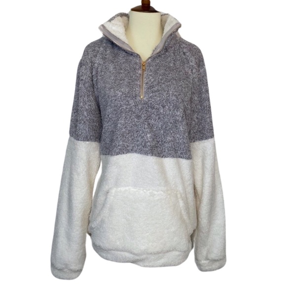 Gray & White Fleece Pullover with Zippered Collar - Picture 7 of 12